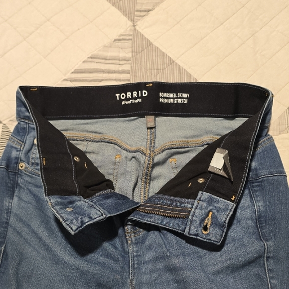 Torrid Blue Skinny Jeans Medium Wash - Picture 3 of 7